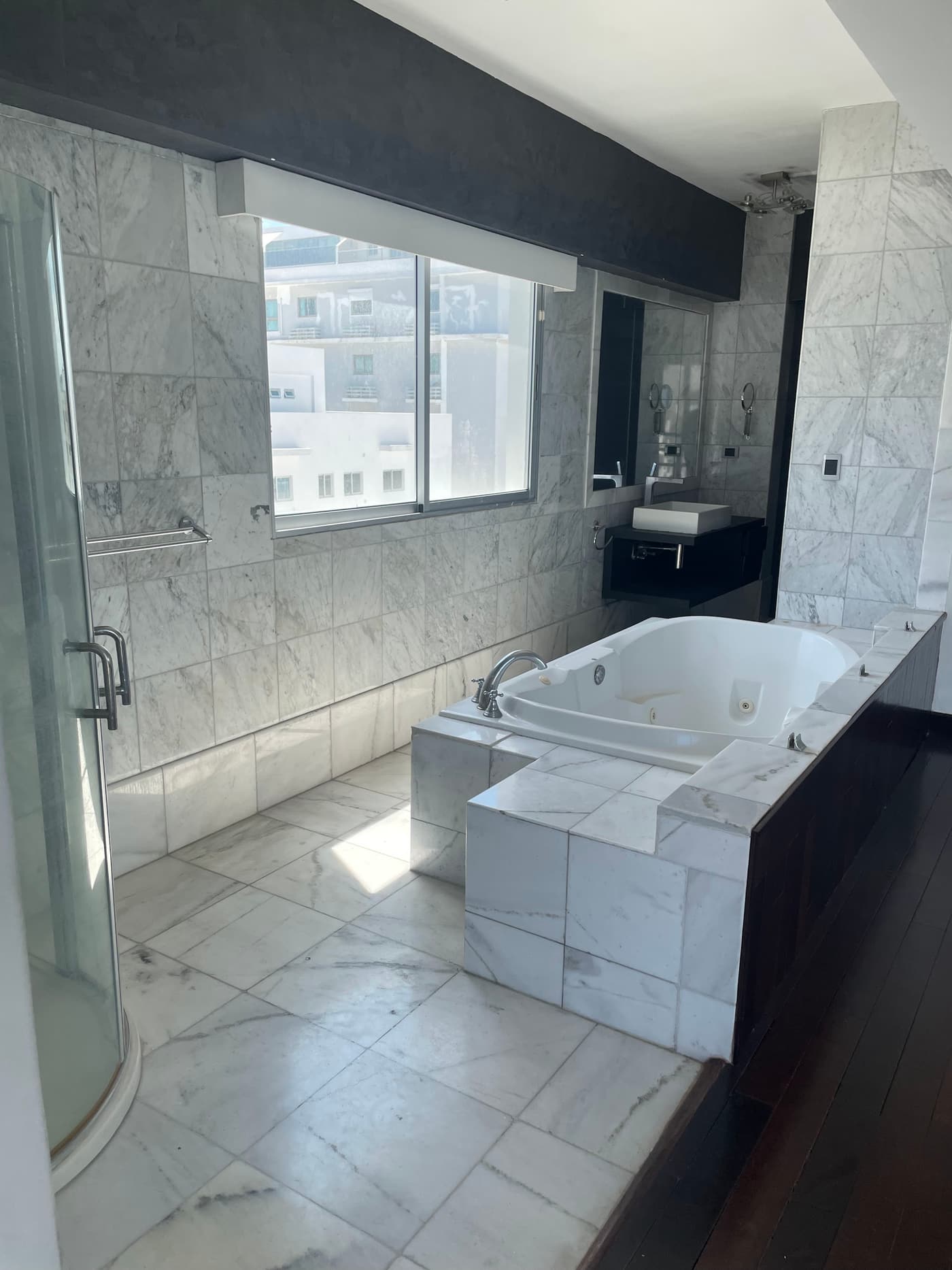 Baño principal con jacuzzi