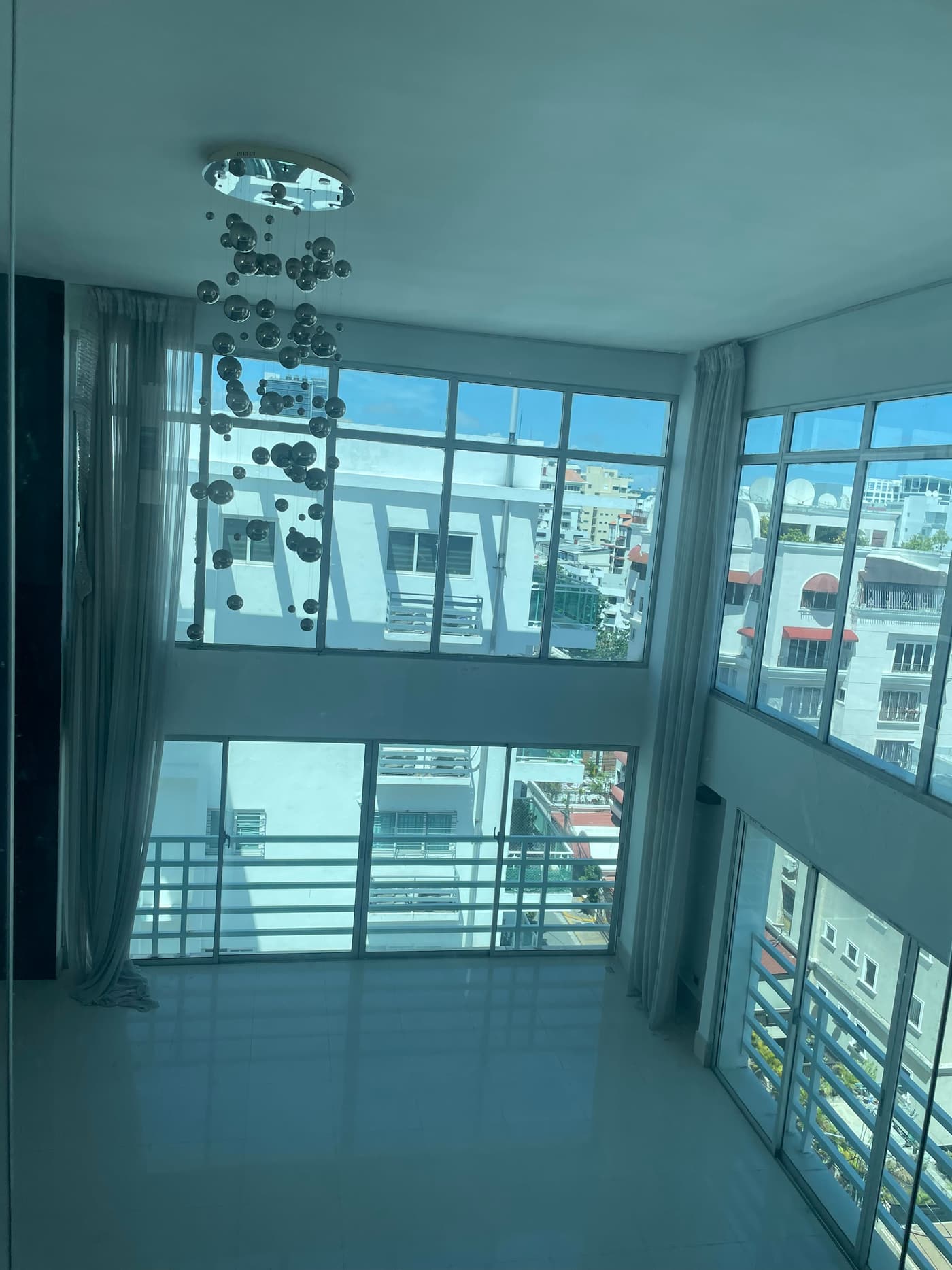 Vista desde los ventanales de doble altura